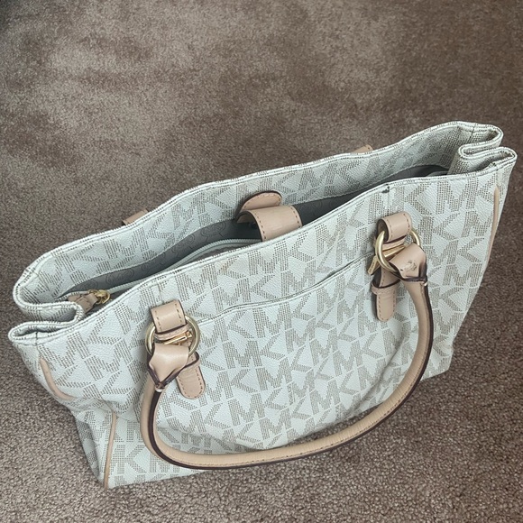 Michael Kors jet set purse - Picture 8 of 10